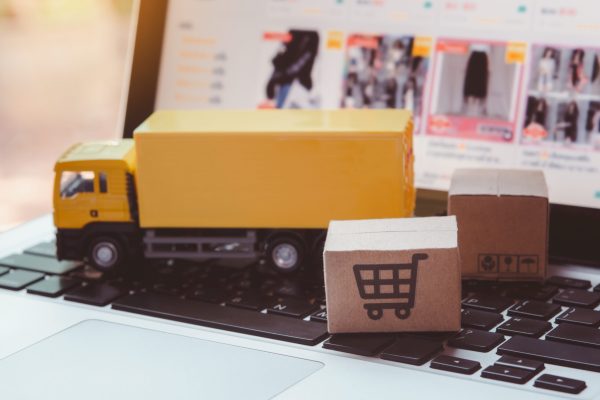 Logistics, and delivery service – Truck and paper cartons or par e-commerce